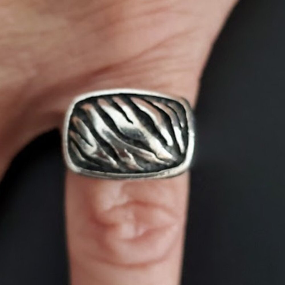 Sterling Silver Animal Print Design Stamped 925 Sterling Silver Size 7